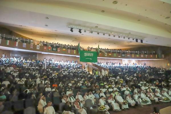7600 مشجع للمنتخب السعودي برأس تنورة