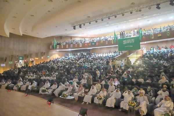 7600 مشجع للمنتخب السعودي برأس تنورة
