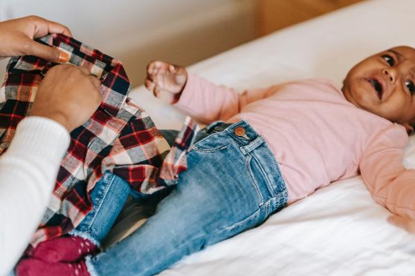 شجعي الطفل على مكافأة عندما يتحدث بصوت منخفض - مشاع إبداعي