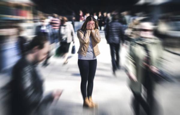 الهلاوس السمعية والبصرية أحد أعراض الفصام - مشاع إبداعي