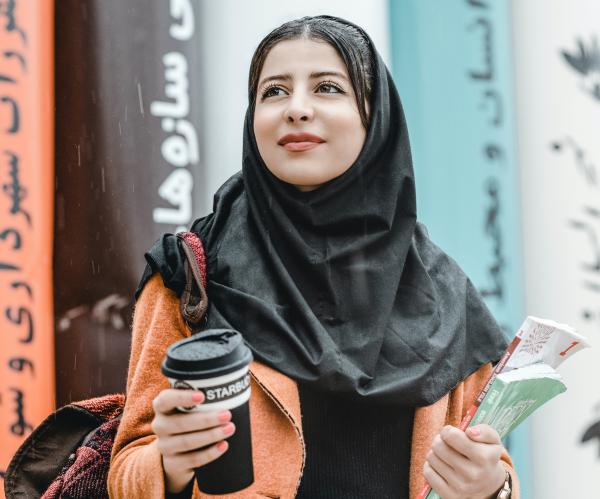 تعرفي إلى أفضل الأزياء الجامعية لشتاء 2023