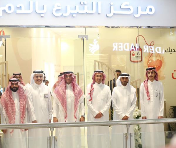 محافظ الأحساء يدشن وحدة التبرع بالدم