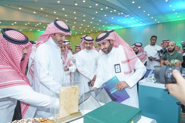 وزير الموارد البشرية يدشن دليل «سمايا للتطوع الإسكاني»