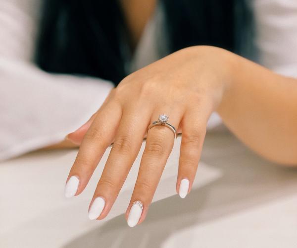 الفازلين مفيد لصحة أظافرك- مشاع إبداعي