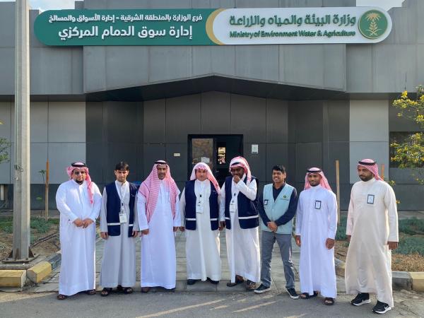إطلاق «الزي الموحد» للباعة السعوديين بسوق الخضار والفواكه