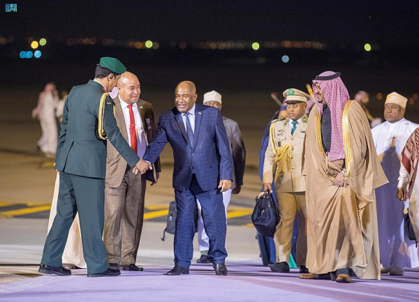 رئيس جمهورية القمر المتحدة يصل الرياض
