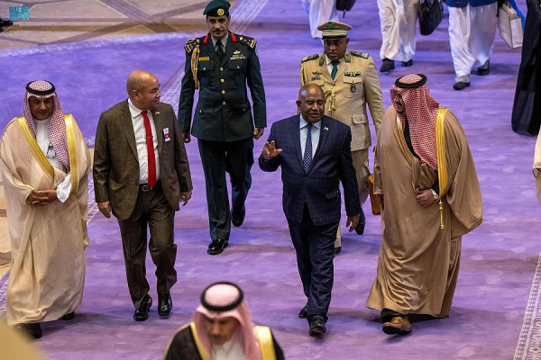 رئيس جمهورية القمر المتحدة يصل الرياض