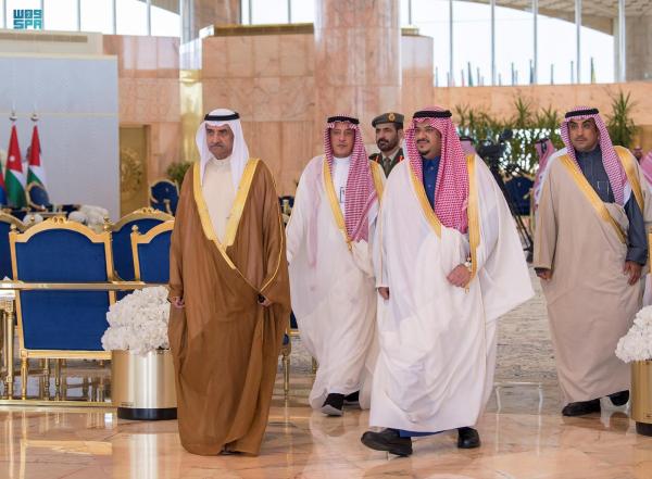 للمشاركة في القمة العربية الصينية.. ممثل رئيس الإمارات يصل إلى الرياض
