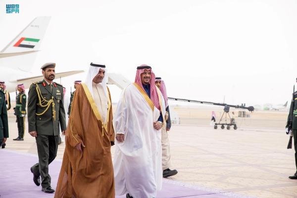 للمشاركة في القمة العربية الصينية.. ممثل رئيس الإمارات يصل إلى الرياض