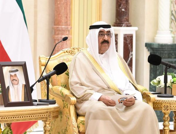 على هامش 'قمة الرياض'.. ولي العهد الكويتي يلتقي رئيس الوزراء اللبناني