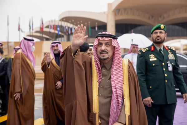 الرئيس الصيني يغادر الرياض