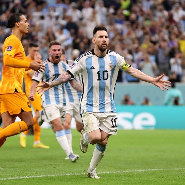 فرحة الأرجنتين بالصعود إلى نصف نهائي كأس العالم قطر 2022 على حساب هولندا