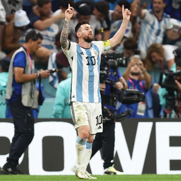فرحة الأرجنتين بالصعود إلى نصف نهائي كأس العالم قطر 2022 على حساب هولندا
