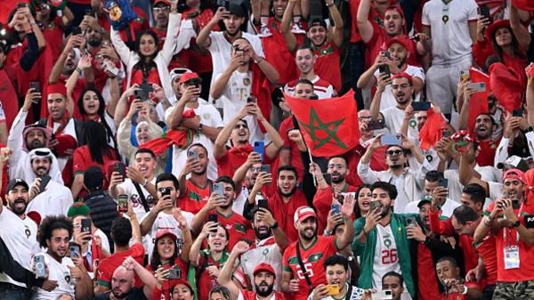 'كاميرا الميدان' ترصد احتفالات الجماهير المغربية والعربية بعد الإنجاز المونديالي