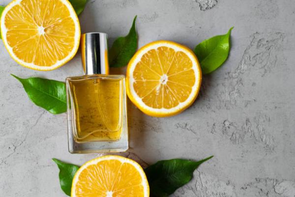 يحب الطموحون العطور الحامضية المعتمدة على الفواكه- مشاع إبداعي