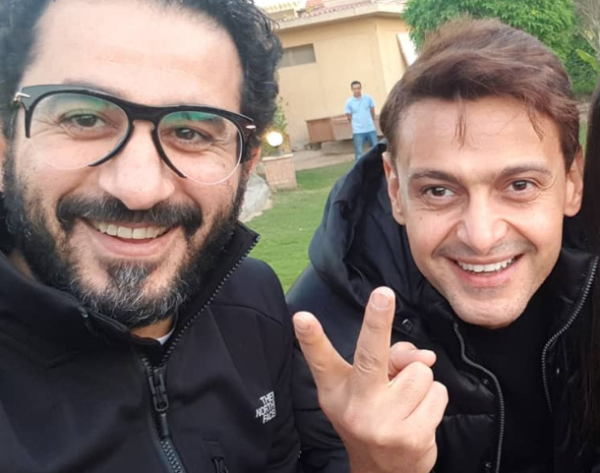 'حلمي' سبقه بـ11 عاما.. رامز جلال يستحضر 'إكس لارج' في 'أخي فوق الشجرة'
