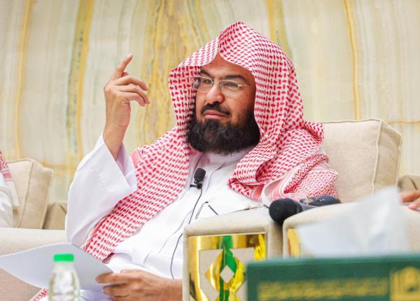 تشرف عليها وكالة تمكين المرأة.. 'السديس' يدشّن دورة صناعة القرار التطويري
