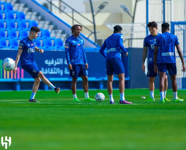 تدريبات تكتيكية وفنية صباحية للاعبي الهلال 