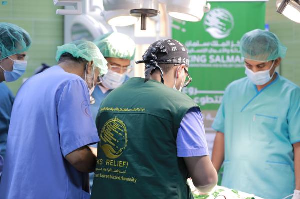 تدشين المخيم الطبي التطوعي لجراحة المخ والأعصاب في المكلا