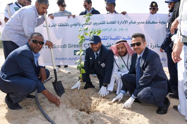 غرس 300 شتلة بمتنزه الأحساء الوطني