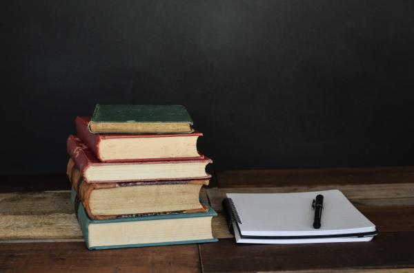 6 معاجم أرست قواعد اللغة العربية للعالم