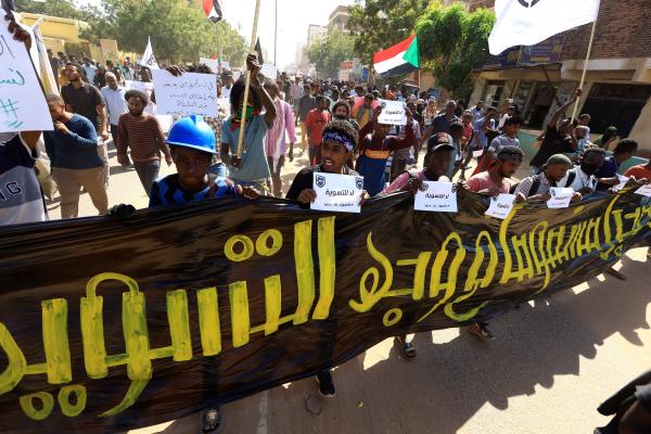 لجان المقاومة رفضت التسوية السياسية ولفتت إلى أن «قحت» لا تمثل الشارع - رويترز