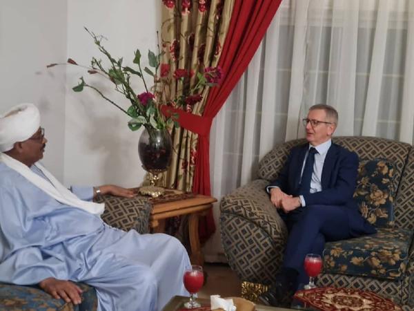 'المهدي' يشدد على ضرورة إبعاد الأحزاب السودانية عن الحكومة الانتقالية