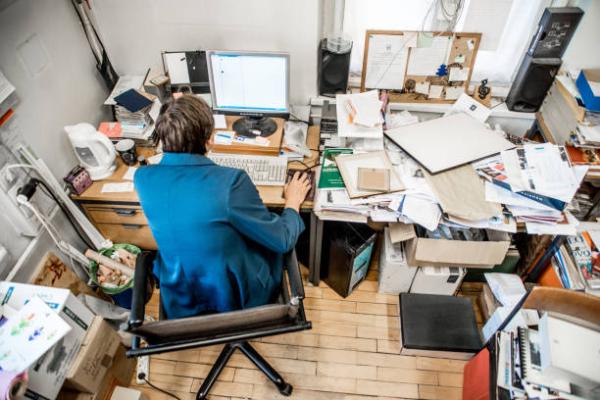 الأماكن الفوضوية تساعد على التفكير بشكل مبتكر- مشاع إبداعي