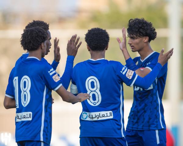 هلال الصدارة يعبر الأهلي بالثلاثة