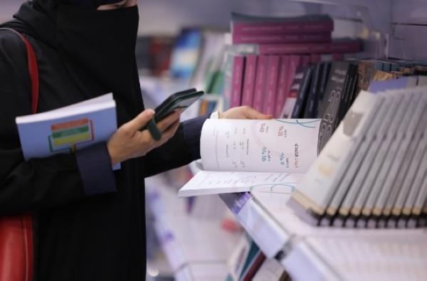 معارض الكتاب هي الهواية لمحبي الثقافة والاطلاع - اليوم
