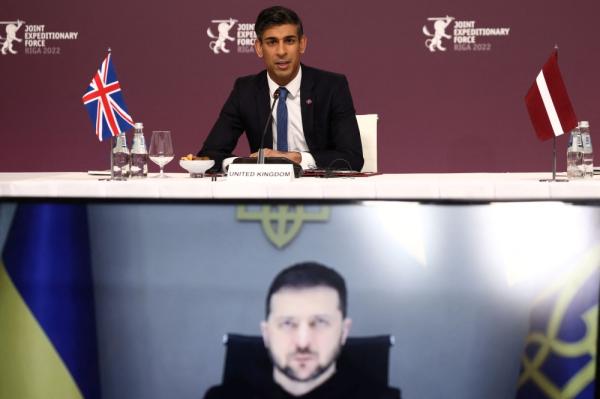 زيلينسكي يطلب أسلحة من قادة غربيين