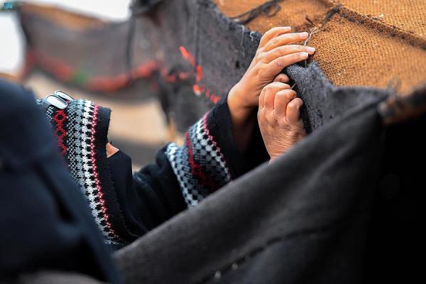 صناعة بيوت الشَّعر التقليدية تعد من المهن النسائية المتوارثة - واس
