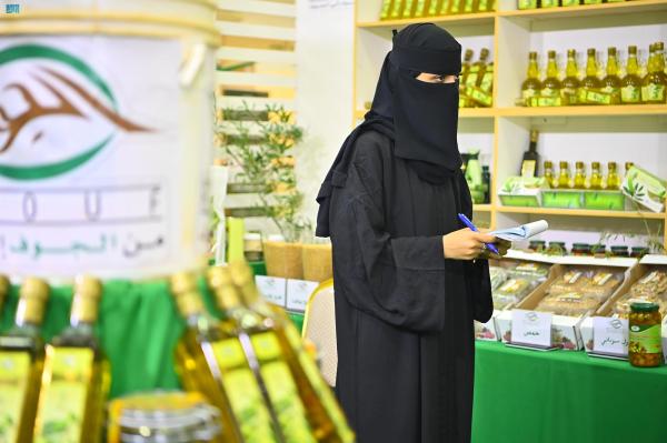 حضارة 'الجوف' وزيتونها يجذبان زوار مهرجان الملك عبدالعزيز للإبل
