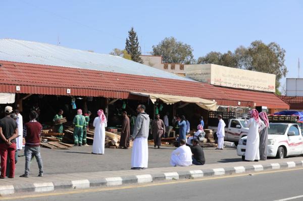 إغلاق بسطات سوق الفواكه المخالفة بعقبة الكر في الطائف