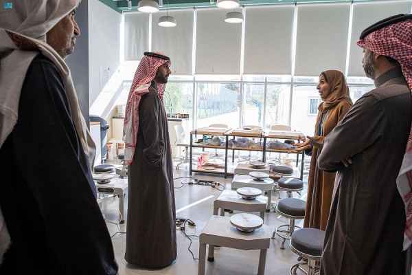 وزير الثقافة يزور المعهد الملكي للفنون التقليدية