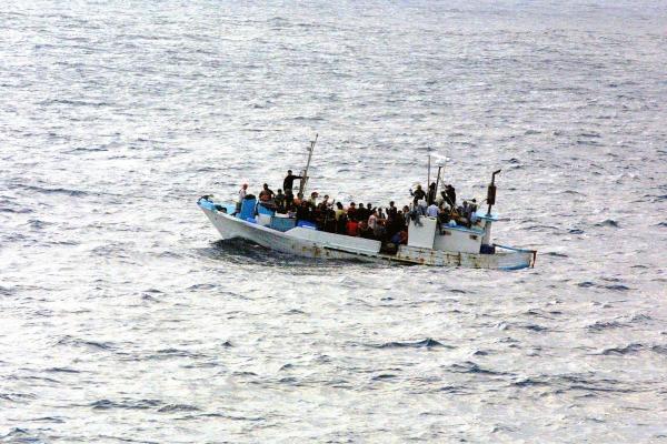 إيقاف 380 مهربا ومهاجرا غير شرعي بالجزائر