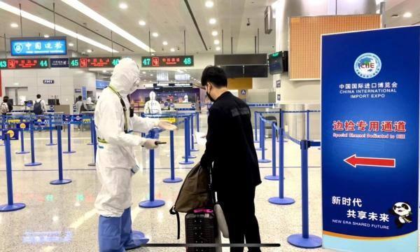 الصين تخفض مدة الحجر الصحي للوافدين من الخارج
