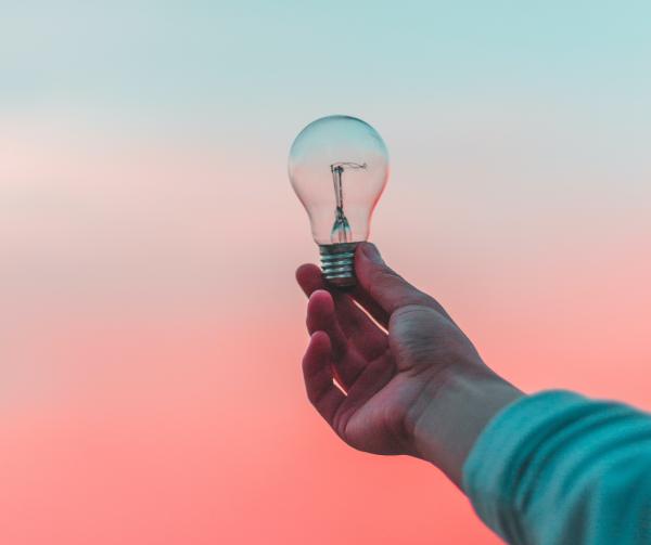 يجب الحرص على التعلم وتطوير الذات باستمرار - مشاع إبداعي