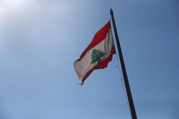 هناك انسداد سياسي ووضع اقتصادي صعب في لبنان - رويترز