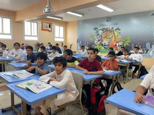 طلبة في مدرسة تابعة لإدارة تعليم الشرقية - الحساب الرسمي للإدارة