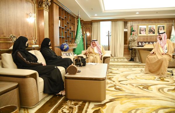أمير جازان يستقبل رئيسة جمعية 'لزم' ومدير هيئة تطوير المنطقة