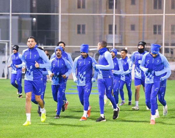 دونيس يُجهز الفتح لمواجهة الفيحاء بجمل تكتيكية