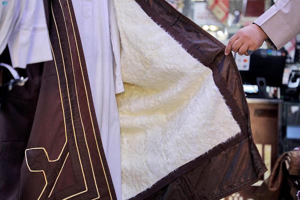 'الفروة ' .. رداء تراثي يمزج الأصالة بلمسة حداثية