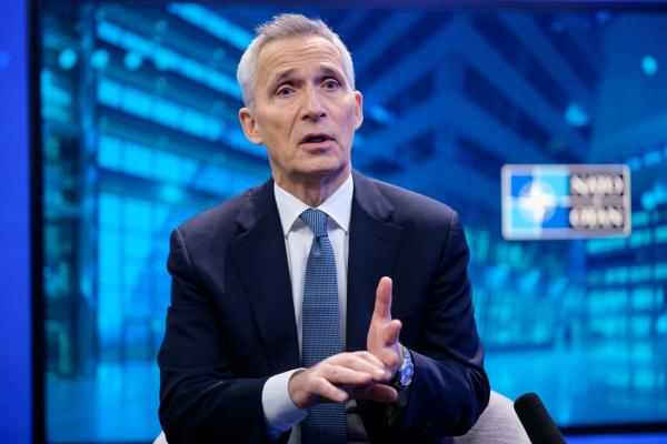 أمين 'الناتو' يدعو لإمداد أوكرانيا بالمزيد من الأسلحة