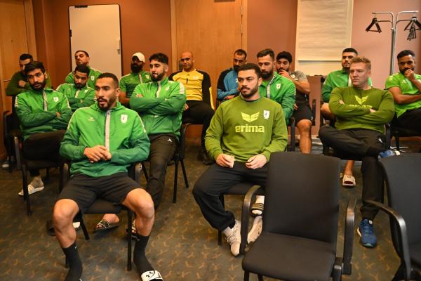 اجتماع فني للاعبي أخضر اليد بمعسكر السويد