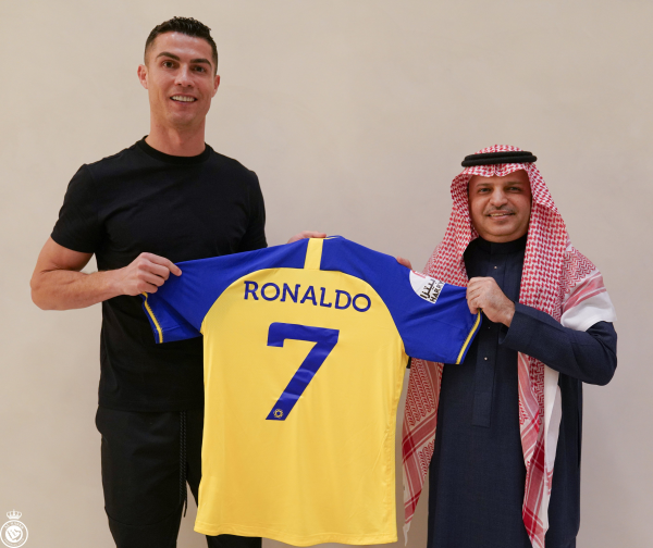 رئيس النصر: رونالدو مثل أعلى لجميع الرياضيين في العالم