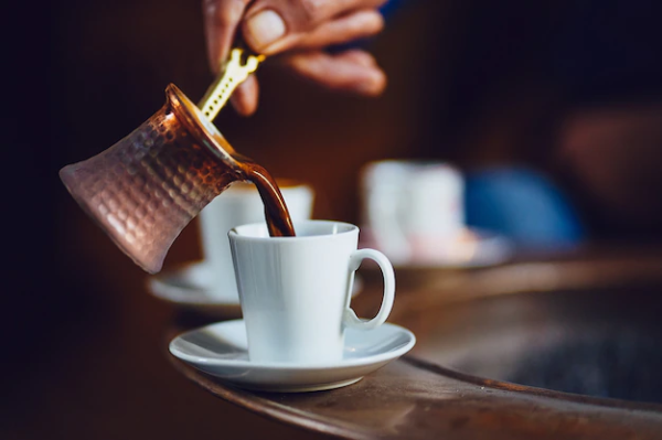 بينها قبل النوم.. عادات قد تجعل شرب القهوة مميتة