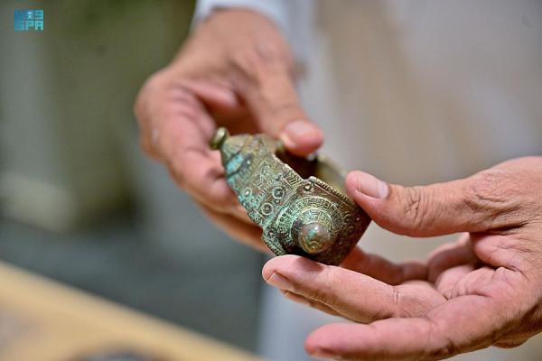 كل قطعة في مجموعته لها ذكرى ومكانة خاصة لديه - واس