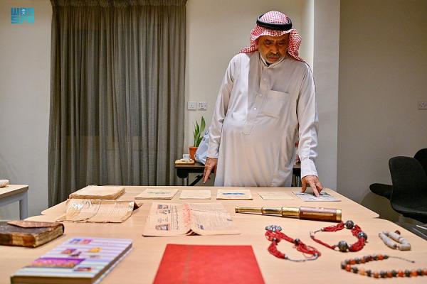 مخطوطات وطوابع وعملات.. طيف الأمس يطل من نافذة الصميلي