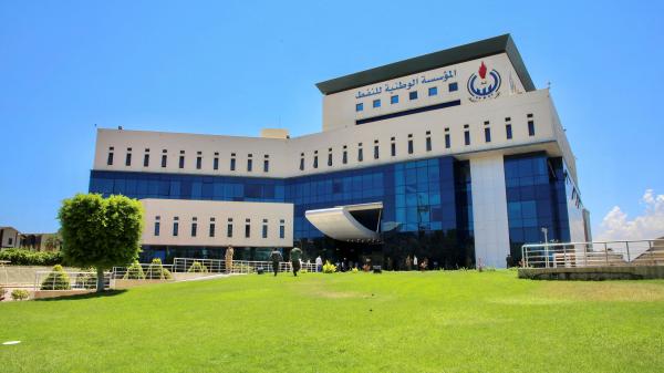 مؤسسة النفط من الجهات المتنازع عليها بين حكومتي شرق ليبيا وغربها - رويترز